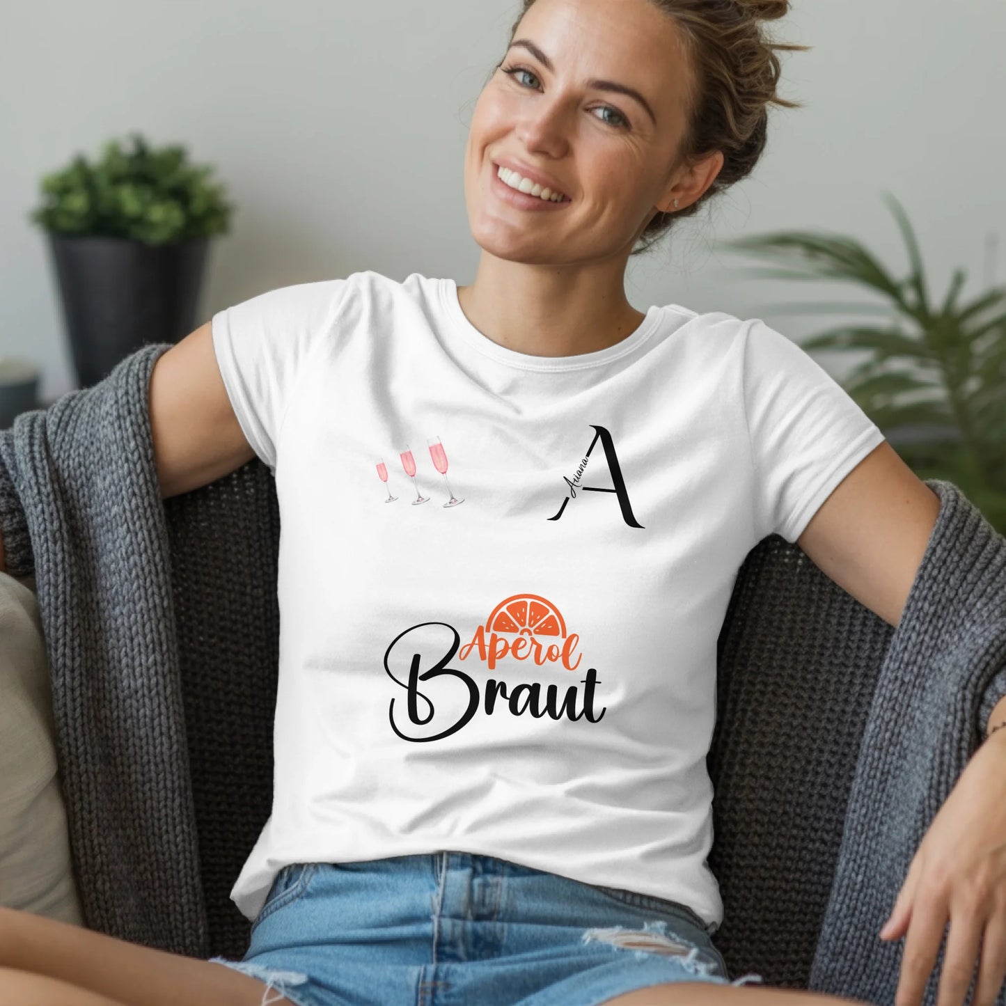 B.03.Damen-T-Shirt-Mockup-Basic-Wohnzimmer-Wolljacke---1