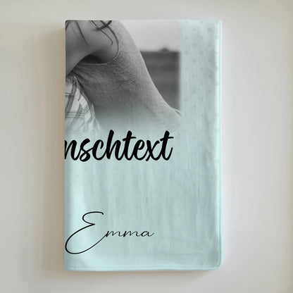 Personalisierte Namensdecke mit 4 Fotos 1 Herz Wunschtext wie Daumen und Zeigefinger 6