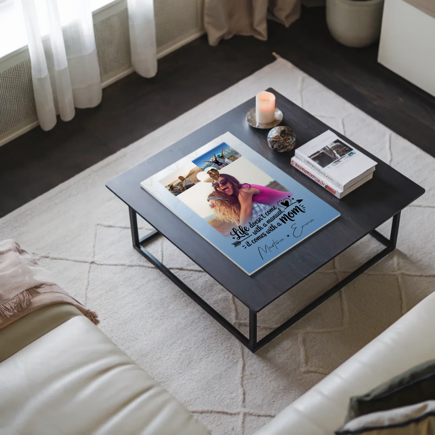 Personalisiertes Mama Plakat mit 3 Fotos und Herz Foto Life is better with you in it