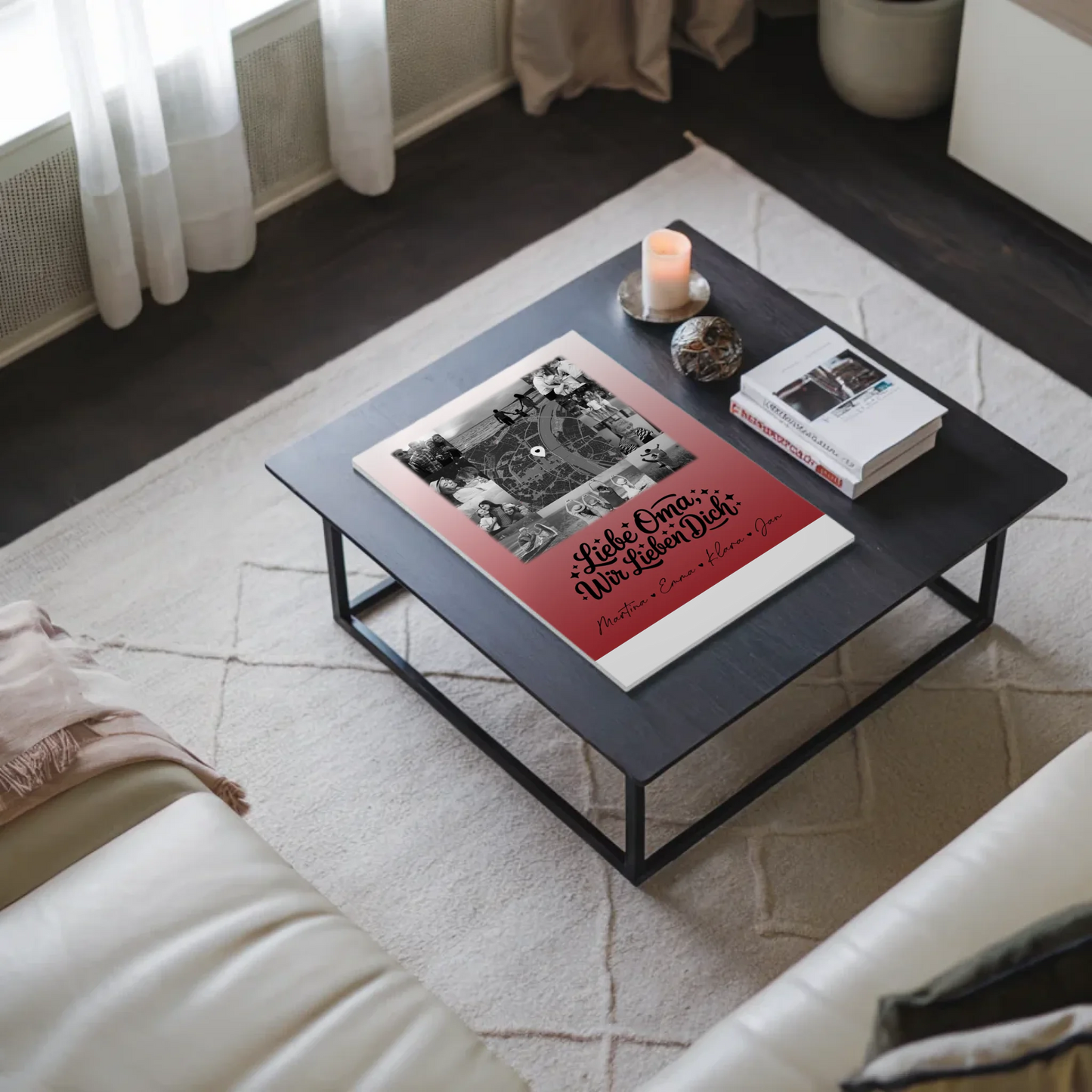 Oma Plakat mit 10 Fotos und Karte in der Mitte Liebe Oma wir lieben Dich Schwarz-Weiß Personalisiertes Geschenk