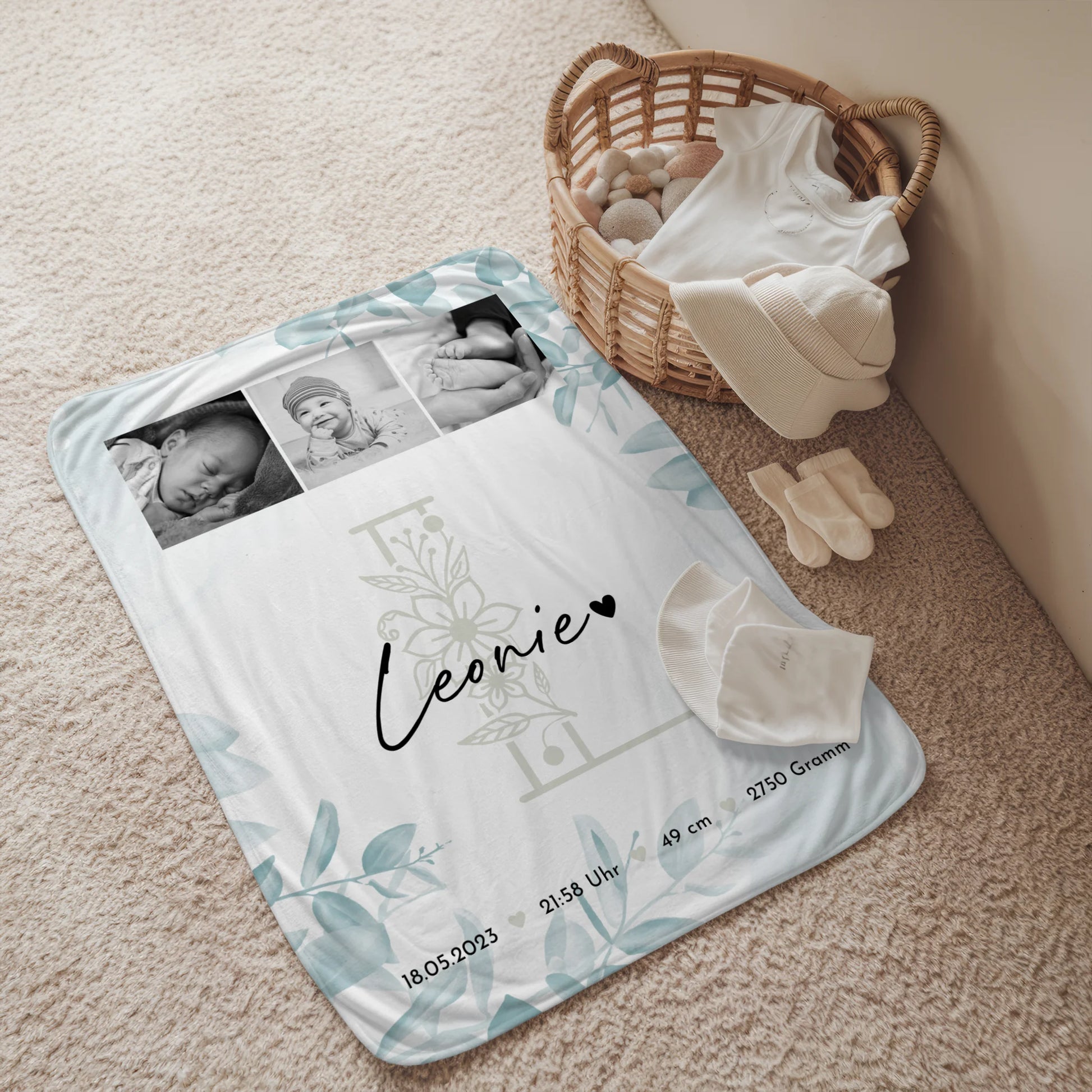 Babydecke zur Geburt mit Namen, Baby-Fotocollage und Geburtsdaten im Schwarz-Weiß-Design 2