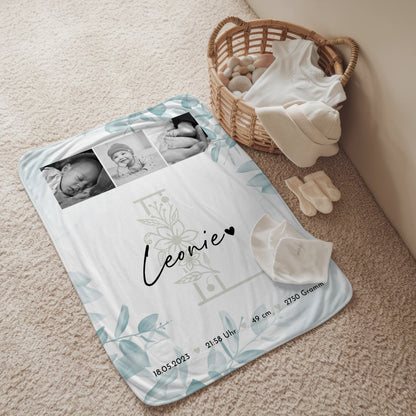 Babydecke zur Geburt mit Namen, Baby-Fotocollage und Geburtsdaten im Schwarz-Weiß-Design 2