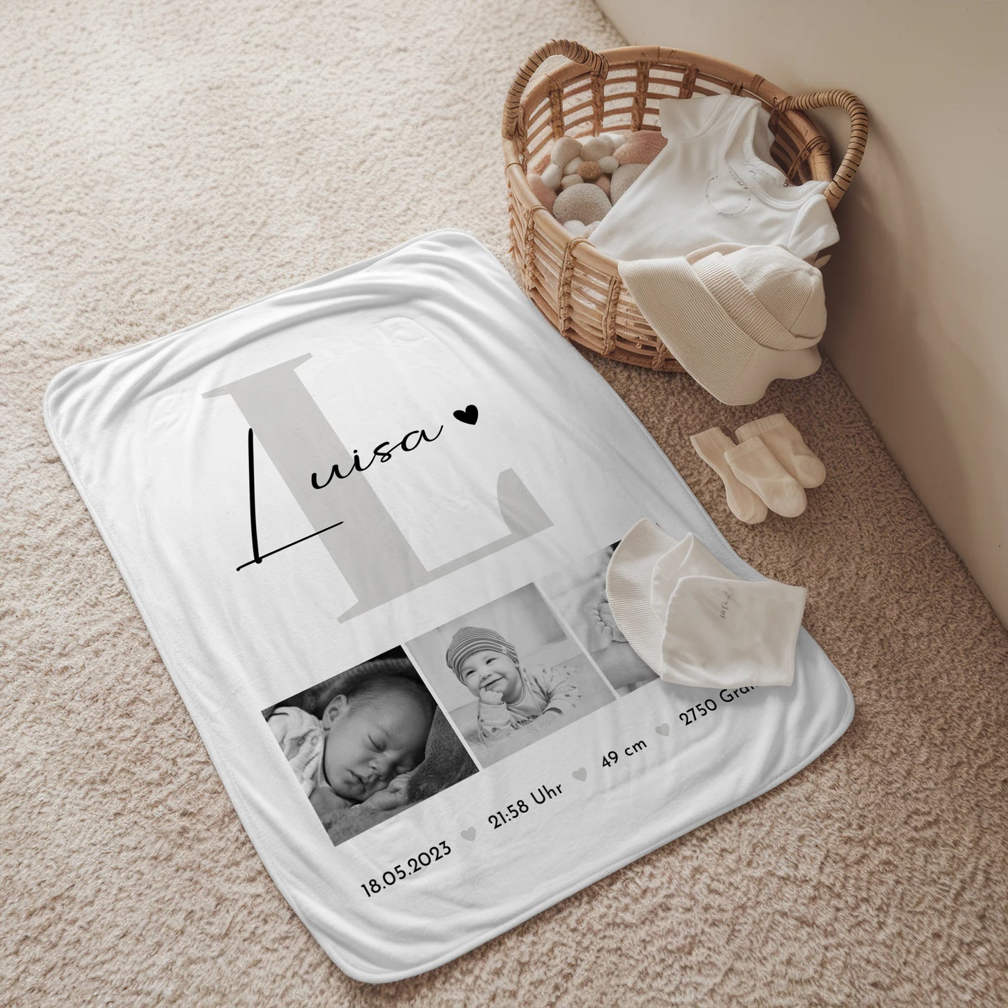 Personalisierte Babydecke zur Geburt - Fotocollage mit Namen und Geburtsdaten in Schwarz-Weiß 2