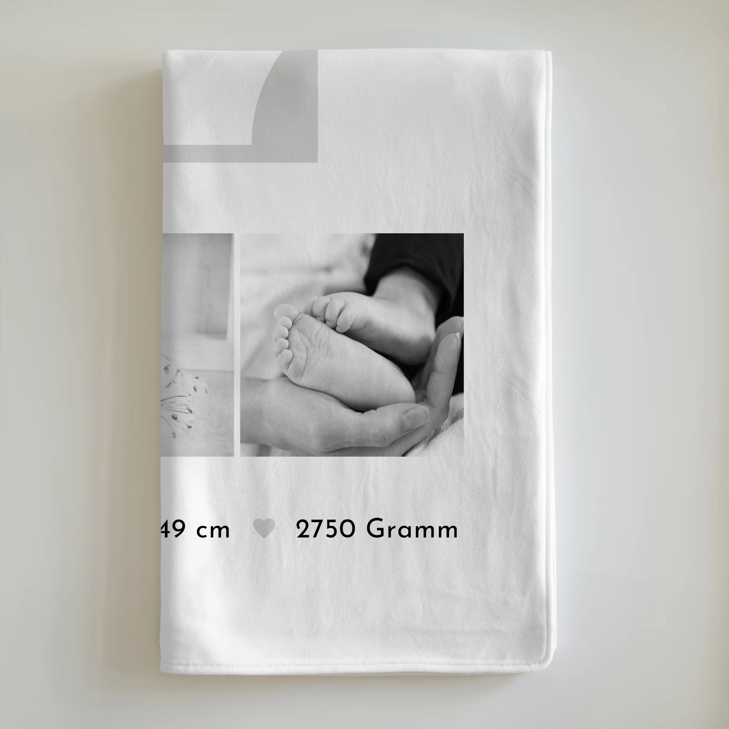 Personalisierte Babydecke zur Geburt - Fotocollage mit Namen und Geburtsdaten in Schwarz-Weiß 6