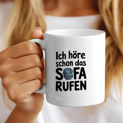 Lustige Tasse mit Spruch Ich höre das Sofa rufen