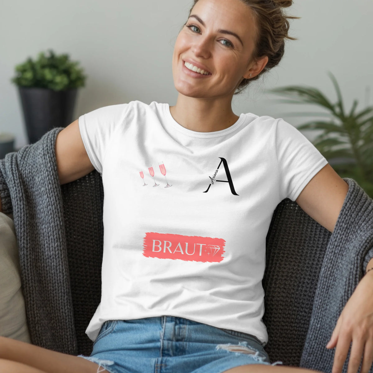 B.03.Damen-T-Shirt-Mockup-Basic-Wohnzimmer-Wolljacke---1